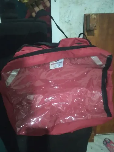 Tem quanto pra da nessa bag, nova nunca foi usada comprada pela Internet sem o isopor queo