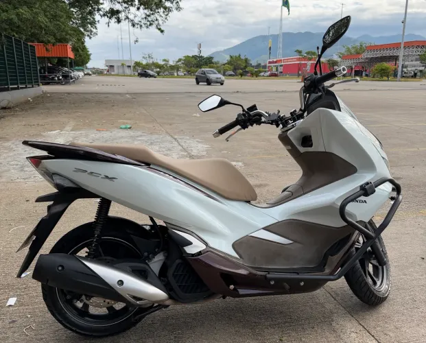 PCX DLX 2021