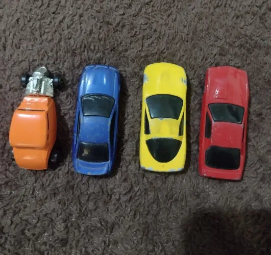 Lote 4 Carrinhos Maisto (Escala 1:64) - Diversos