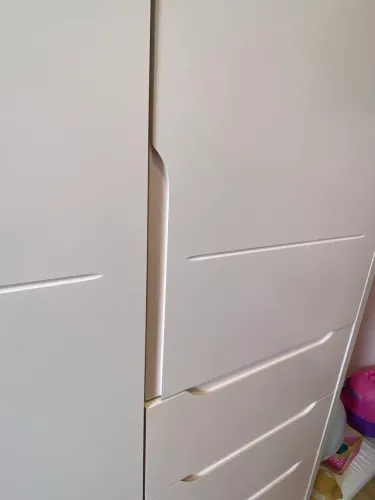 Guarda roupa rosa em laca 
