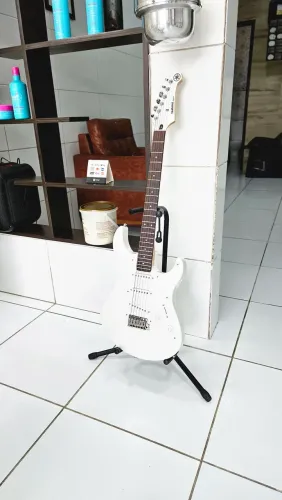 Yamaha EG303 ano 97.