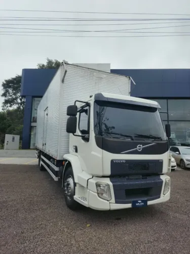 CAMINHÃO BAÚ TOCO VM 270 2021