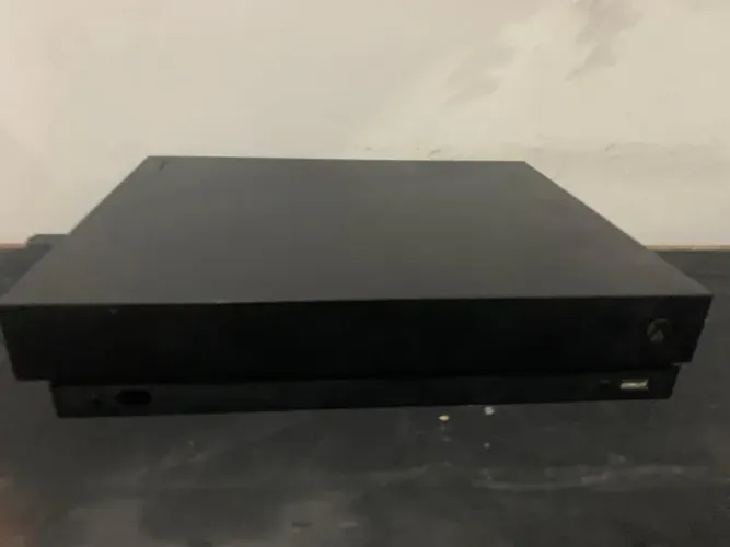 Xbox one X +1 controle 