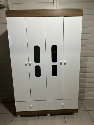 Vende-se guardar roupa e berço
