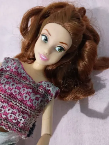 Boneca Bela do filme "A Bela e a Fera" original articulada 