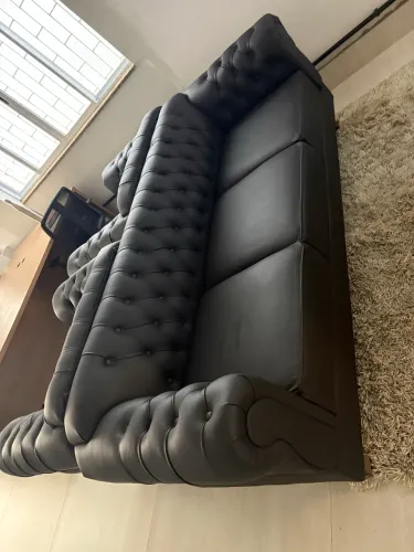 Conjunto Chesterfield em Couro Legítimo | Sofá + 2 Poltronas