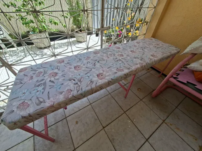 Poltrona ( Acompanha capa protetora) <br>Medidas <br>C: 1.80<br>L: 50 CM<br>A: 57CM