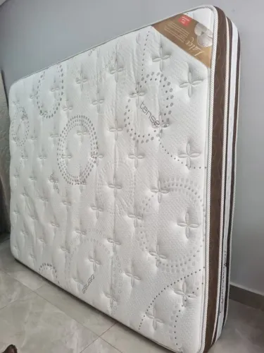 Colchão Queen Orthocrin muito bom Aceito cartão e entrego