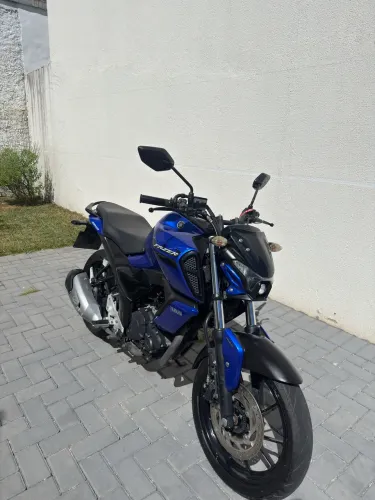 Moto fazer impecável nada pra fazer apenas rodar