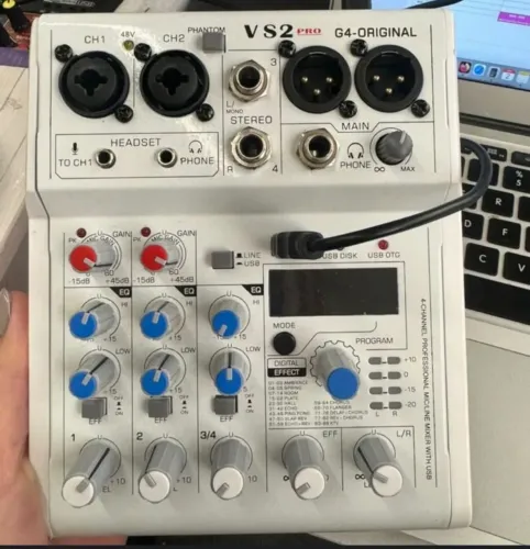 Mesa de som com interface vs2 pro