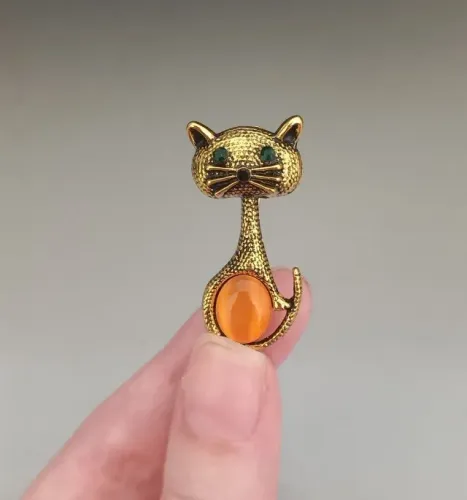 Broche de Gatinho Dourado Detalhe Pedra (novo)