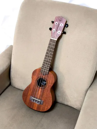 Ukulele Soprano Elétrico Strinberg - UK06- SE