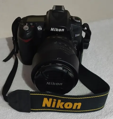 Câmera Nikon D-90 novíssima com lente Nikon - AF-S Nikkor 18-105mm mais acessórios