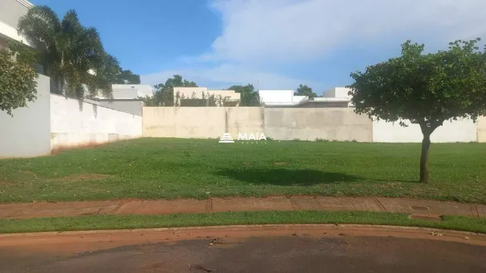 Terreno a venda no Condomínio Cyrela I