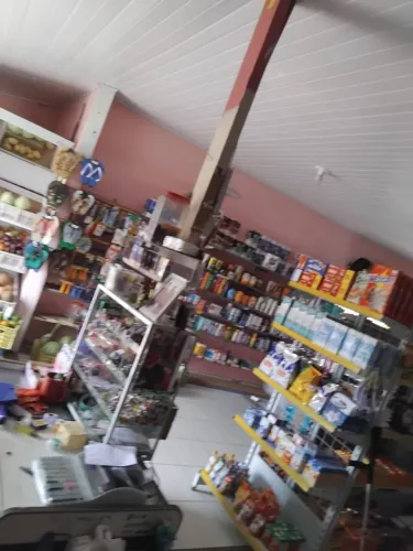 Mercearia completa com tudo dentro.