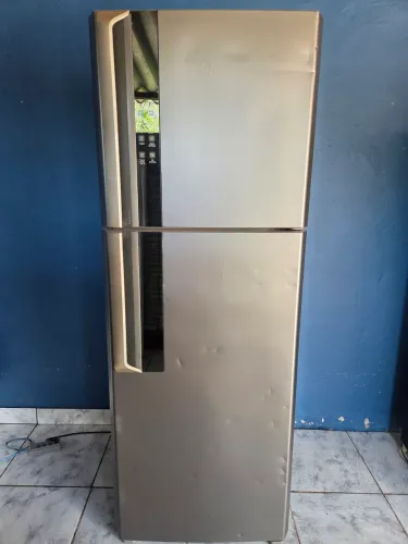 Vendo geladeira Electrolux 