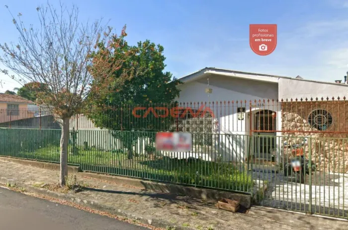 Casa com 3 quartos e 2 vagas à venda no Guabirotuba