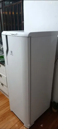 ? Geladeira Electrolux 240L + Transformador Incluso - Pronta para Usar em SC!