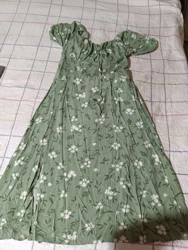 Vestido floral , usado , porém em bom estado de conservação 