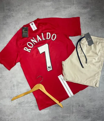 Camisa de time retro e atual 