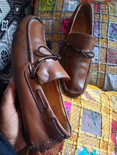 Sapato mocassim Elle et Luiz, estiloso atemporal,um clássico da sapataria nos seus pés.