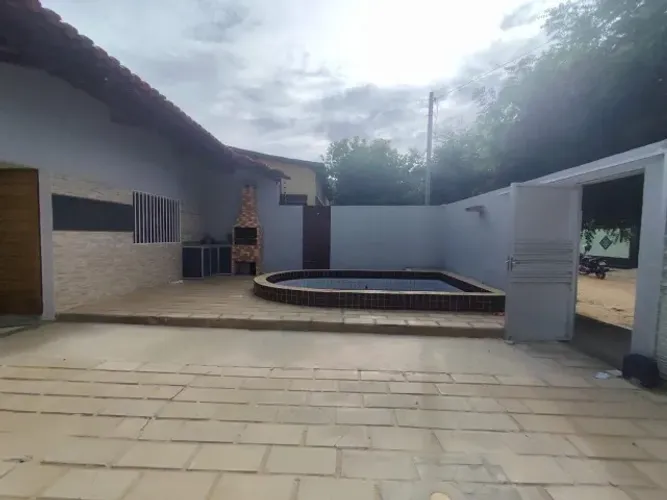 Vendo linda casa com piscina em Patos