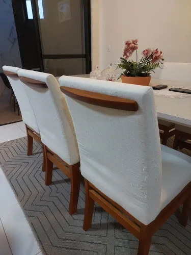 Mesa e cadeiras