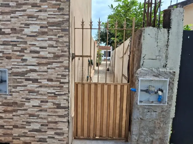 Venda de Casas / Edícula na cidade de Araraquara