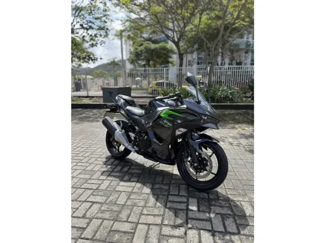 Kawasaki Ninja 500 2025