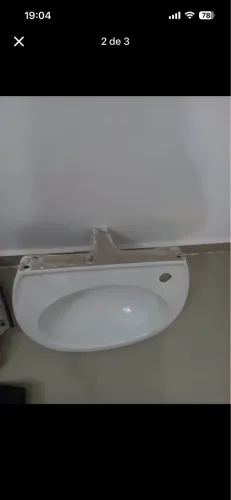 Pia para banheiro com torneira