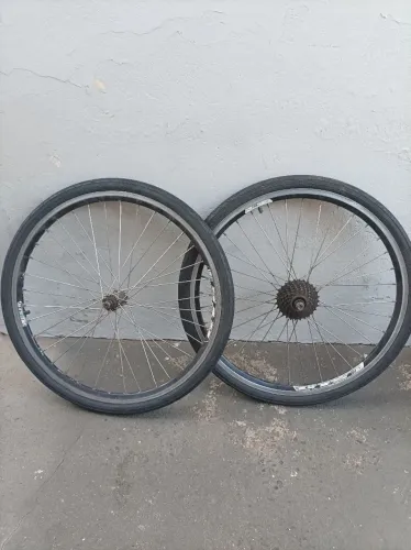 2 folhas aero com pneu