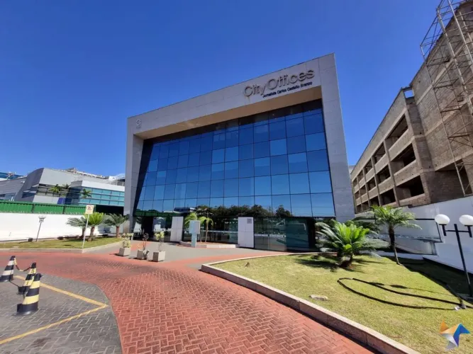 Sala comercial no City Offices - SIG - Quadra 2 - Reformada - Aceita permuta