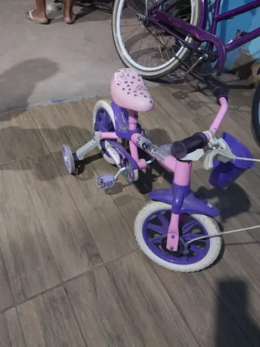 Vendo essa bicicleta infantil aro 12
