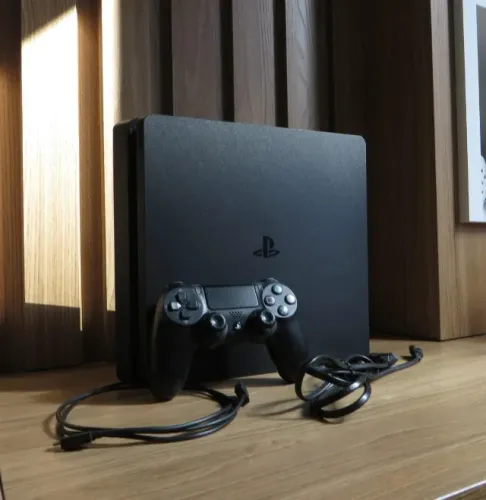 PS4 1TB Slim, 1 Controle + 1 Jogo de sua escolha | USADO | Perfeito Estado