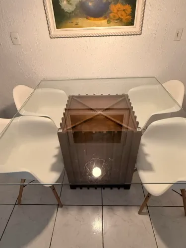 Mesa de Jantar de 8 lugares + 4 cadeiras