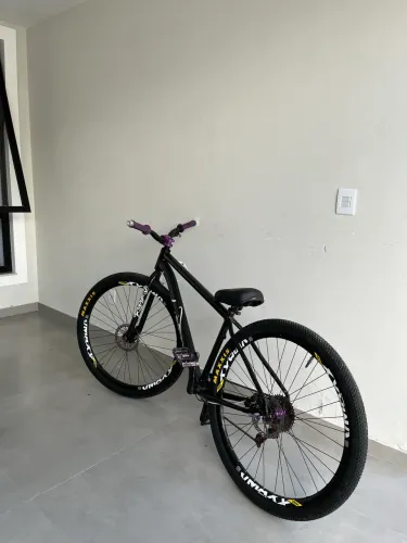 Bicicleta de grau OLHAR DESCRIÇAO!