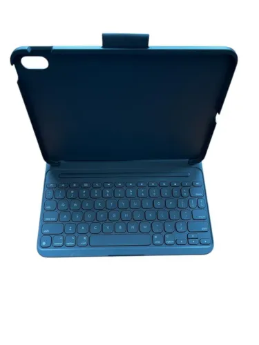 Capa com Teclado Logitech Slim Folio para iPad 5 e 6 Com Suporte, Conexão Bluetooth