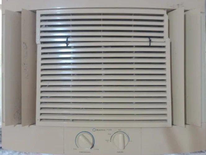 Ar condicionado <br>7.500 BTUs <br>R$ 400,00