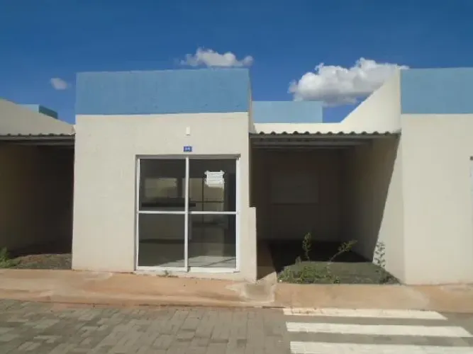 Imóvel com bom aproveitamento Casa no Loteamento Residencial Pequis, Uberlandia - MG, Nº