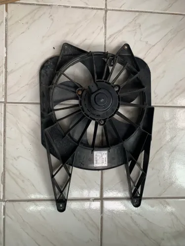 Ventoinha do radiador fiat mobi