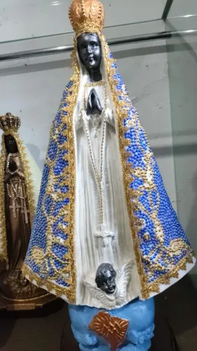 Imagem de Nossa senhora feita em meia pérola