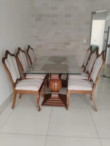 Conjunto de mesa jantar - tampo de vidro e base robusta em madeira