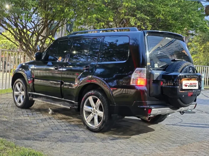 Mitsubishi Pajero HPE Full 3.2 4X4 T.i.dies. 5P AUT 2013