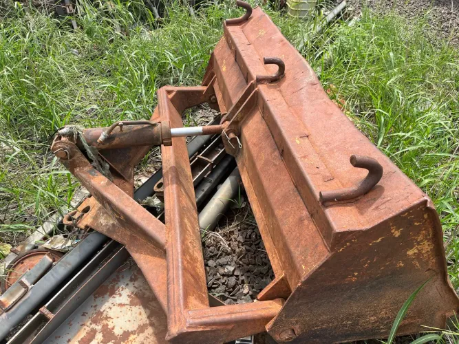 Concha para trator com pistão engate em v 