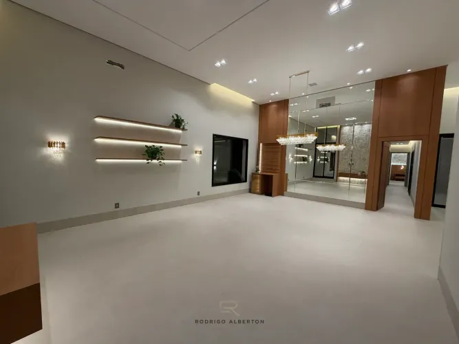 Casa Térrea Florais do Valle, com 3 suites, Moveis planejadios, Piscina aquecida. R$ 3.5 M