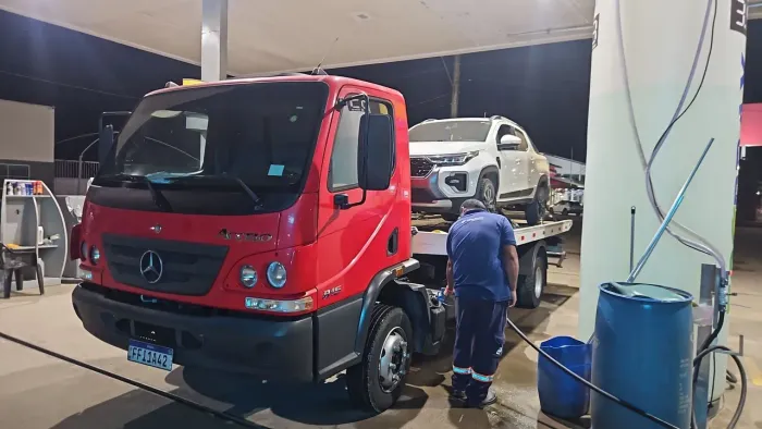 Vendo Guincho plataforma mb accelo 815