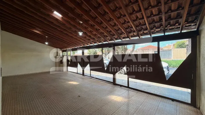 Casa com localização espetacular, linda área gourmet e armários