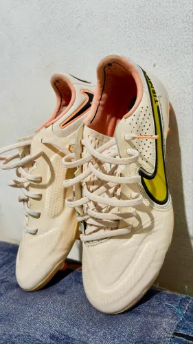 Chuteira Nike TIEMPO tamanho 37