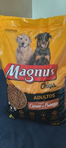 Vendo um pacote de ração 15kg magnus