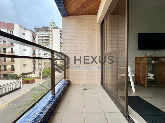 Apartamento com varanda na Praia da Enseada, Guarujá